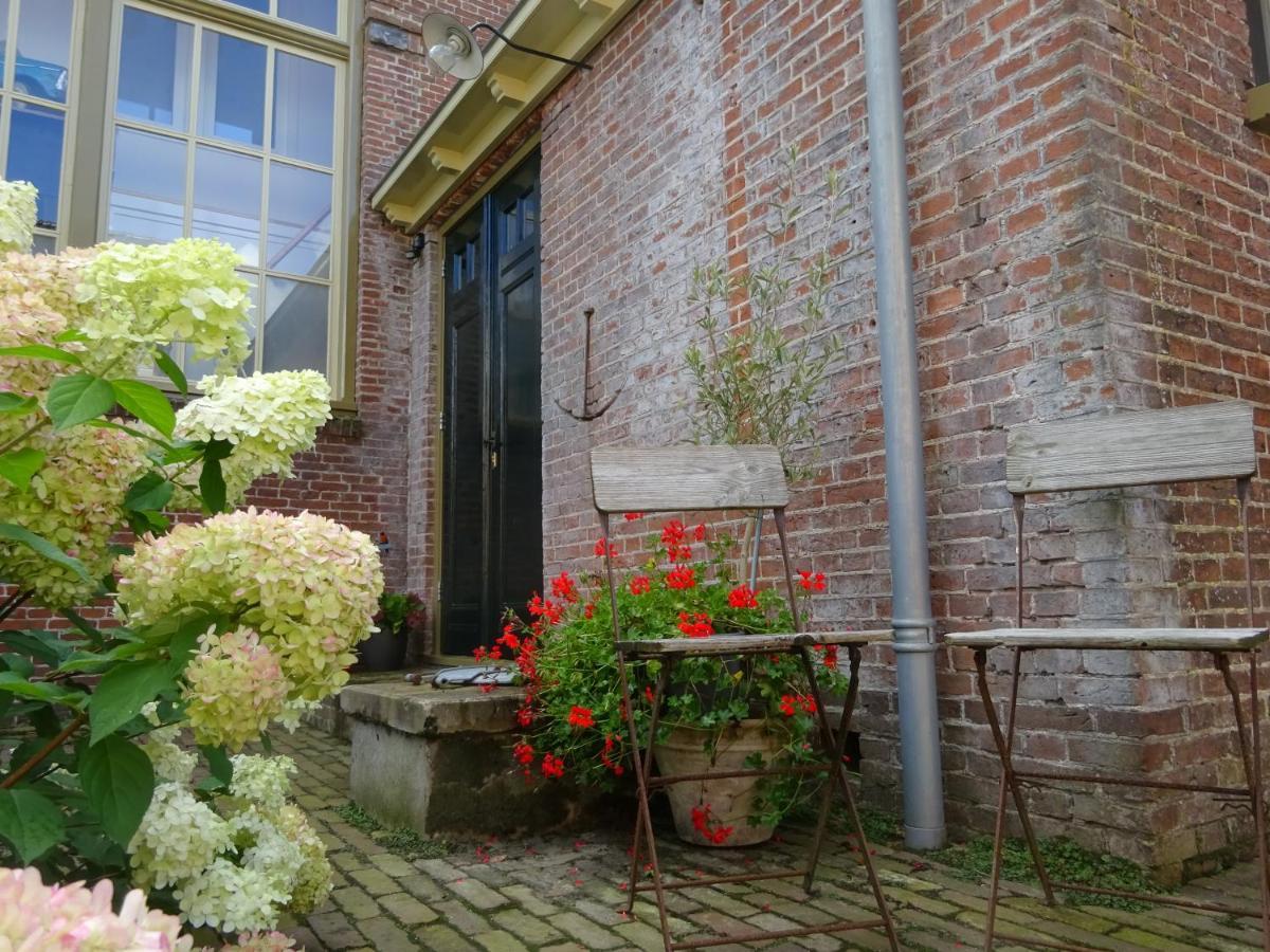 D' Ald Skoalle - Sfeervol Appartement In Oude School. Wijtgaard 外观 照片